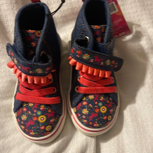 Hi tops - Picture 1 of 3